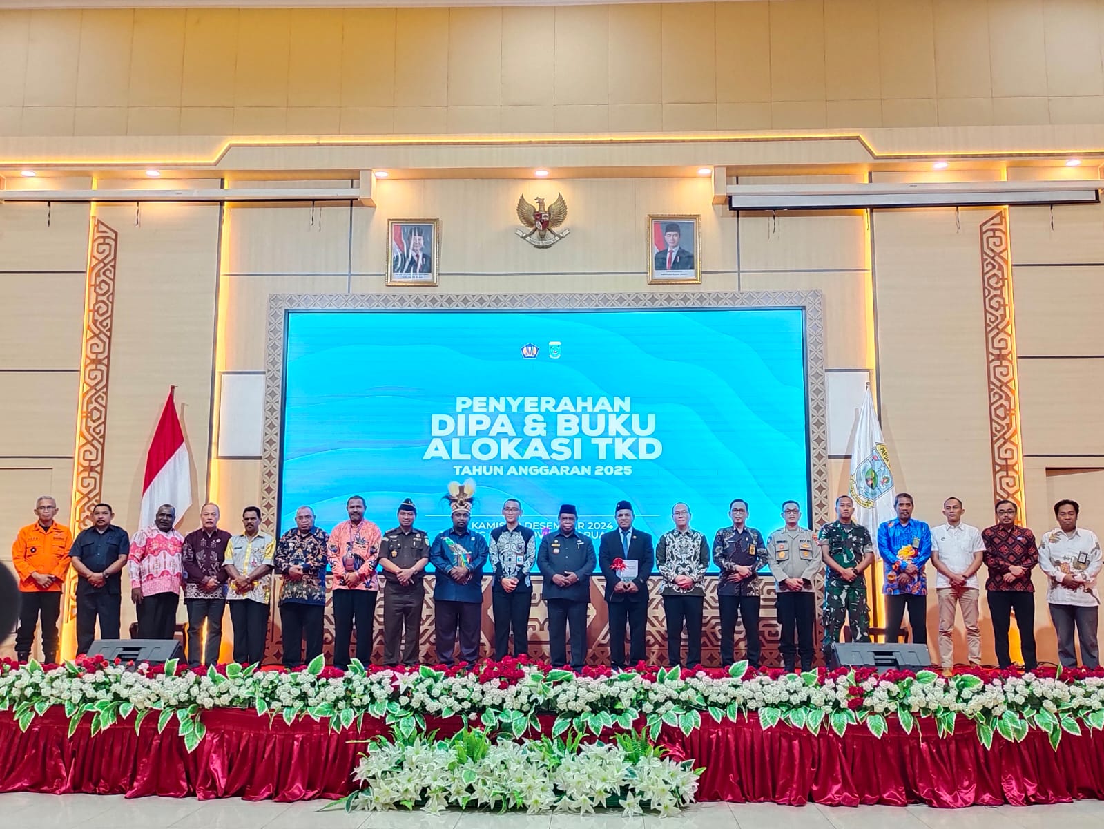 Kakanwil Djpb Papua Barat Serahkan Dipa Dan Buku Alokasi Tkd Senilai