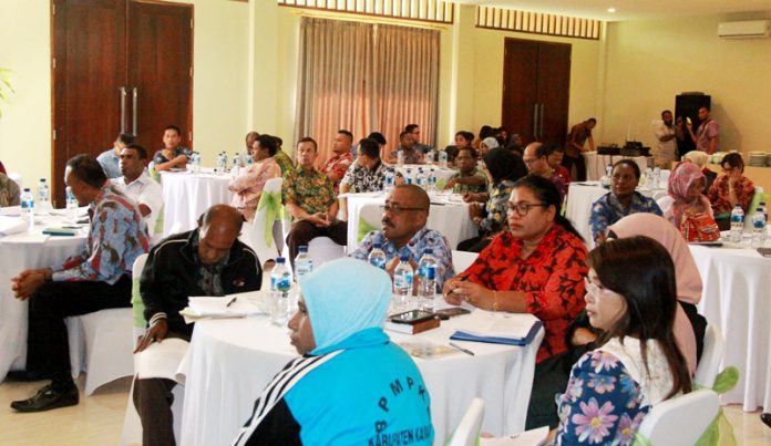 Peserta perwakilan OPD saat diskusi terkait pelimpahan sebagian kewenangan Bupati kepada Kepala Distrik.