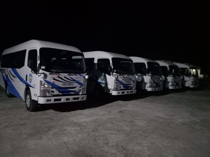 Lima unit kendaraan mini bus yang akan disalurkan ke Bumdea oleh Pemerintah Daerah Teluk Bintuni, untuk memberikan pelayanan transportasi darat masyarakat kampung - Copy