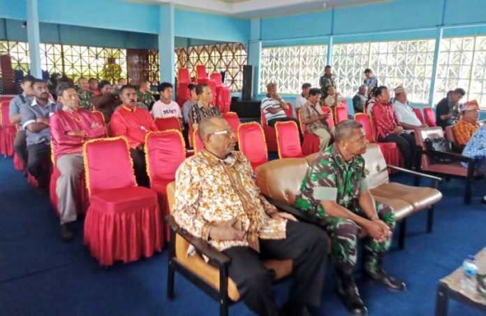 Suasana rapat pembentukan Forum Pembauran Kebangsaan Kabupaten Kaimana yang difasilitasi Kantor Kesbangpol.