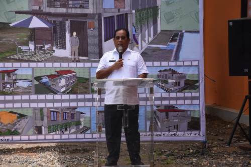 Sekda Teluk Bintuni Gustaf Manuputty saat membacakan sambutan Bupati Teluk Bintuni