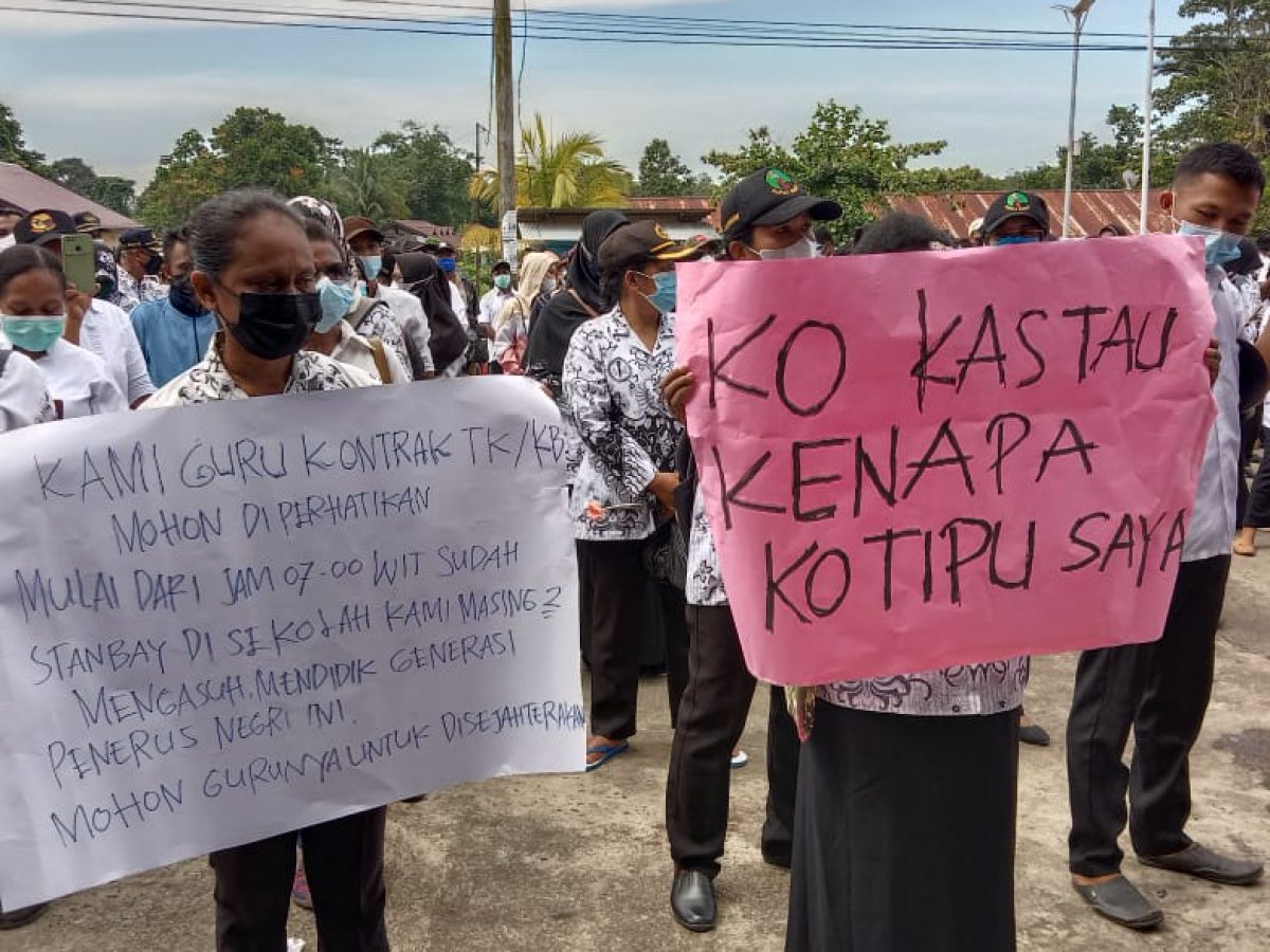 Ratusan Guru di Bintuni Demo ke DPRD,Ini Tuntutannya - KLIKPAPUA