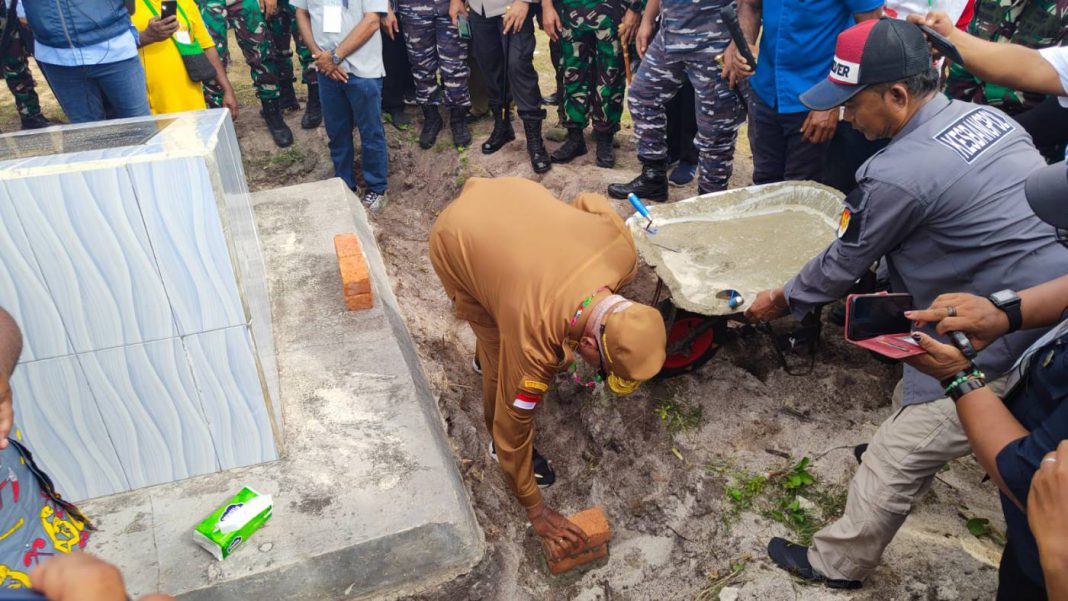 Pj. Gubernur PB Letakan Batu Rumah Prasasti Kebangsaan Di Pulau Fani ...