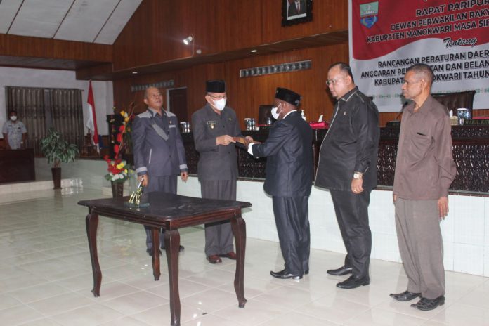 Penyerahan DPRD