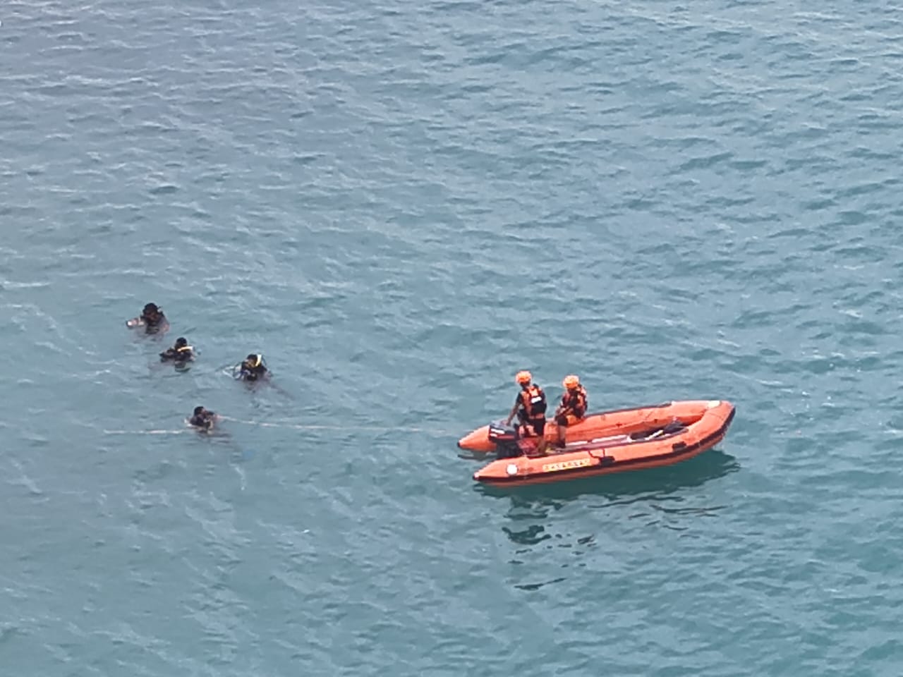 Remaja Usia 17 Tahun Hilang Saat Berenang di Pantai Sidey - Sumber
