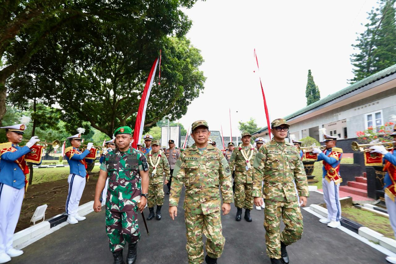 Pembekalan untuk Peserta Retreat Kadin Sebelum ke Magelang Pembekalan untuk Peserta Retreat Kadin Sebelum ke Magelang