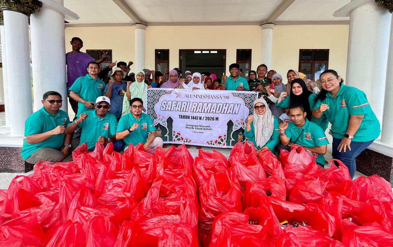Alumni SMANSA 98 Manokwari Bagikan 50 Paket Sembako dalam Safari Ramadan