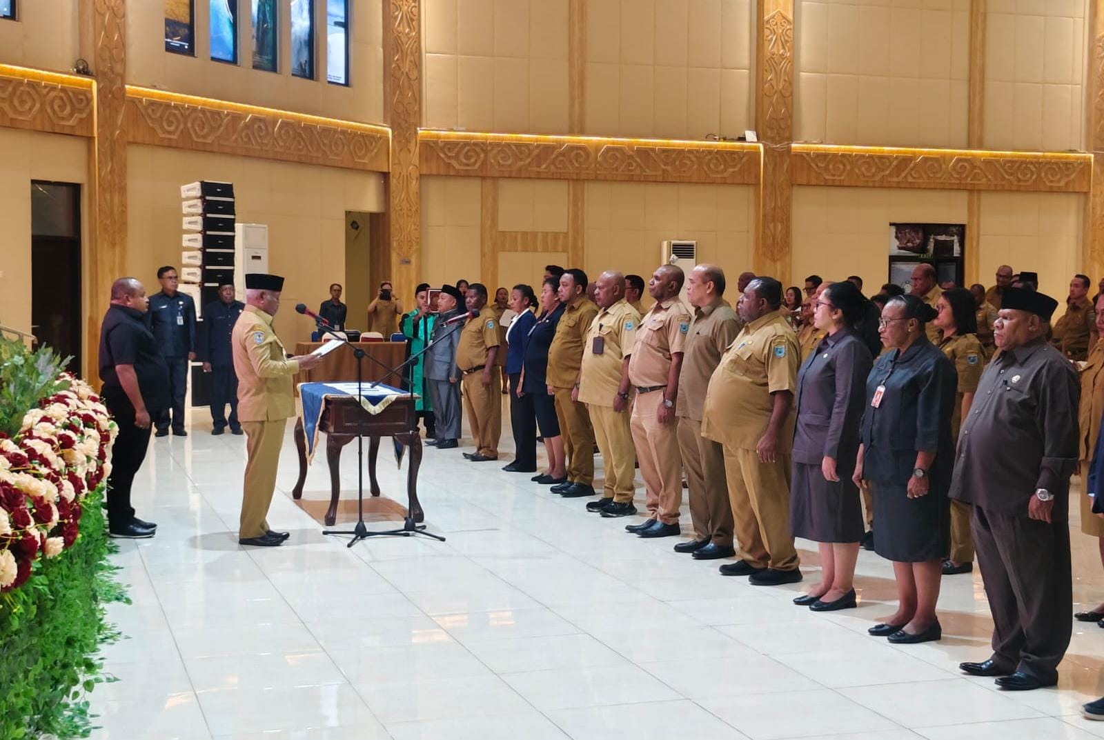 Gubernur Dominggus Mandacan Lantik 33 Pejabat, Tekankan Dukungan Program Papua Barat Sehat dan Cerdas